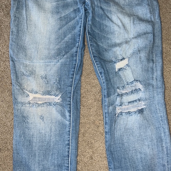 Distressed jeans - Picture 2 of 4